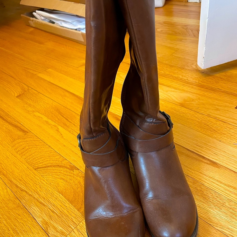 Brown leather boots with gold hardware - size 6